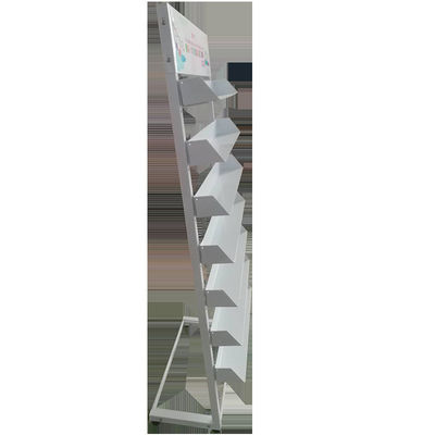 Metalowy stojak na czasopisma o długości 650 mm